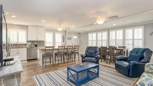 North Myrtle Beach House | Flip Flop Inn - 3rd Row - Cherry Grove Section