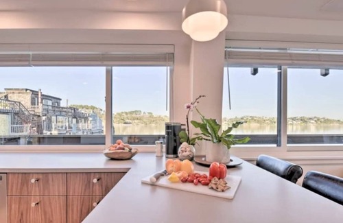 Mill Valley Apartment | Floating condo 'C' on Sausalito's Richardson Bay
