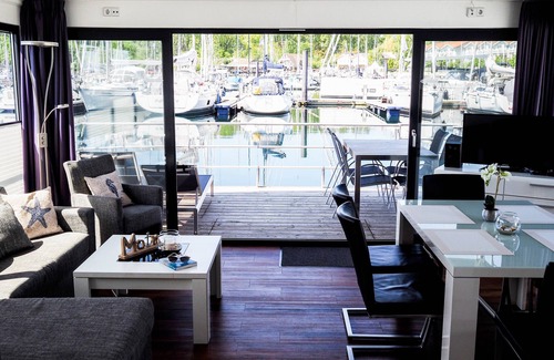 Boltenhagen House | Floating 44 in Boltenhagen - Festliegende Hausboot in der Weißen Wiek