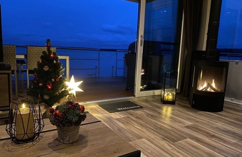 Laasow Boat Rental | Floating House "Time Out"