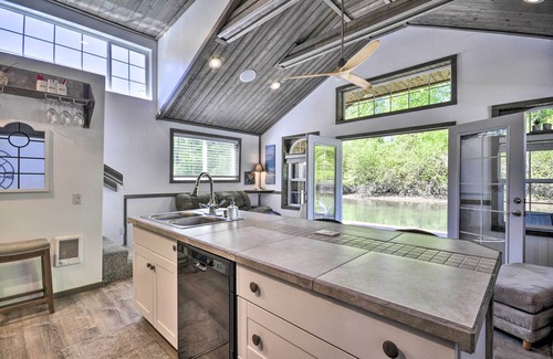 Vancouver House | Floating Home on Columbia River w/Provided Kayaks