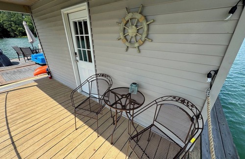 Rock Harbor Boat Rental | Floating House on Beautiful Norris Lake