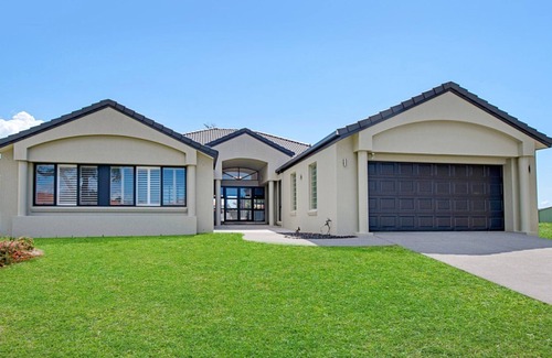 Port Macquarie House | Floating on the Canals - 80 Commodore Cres