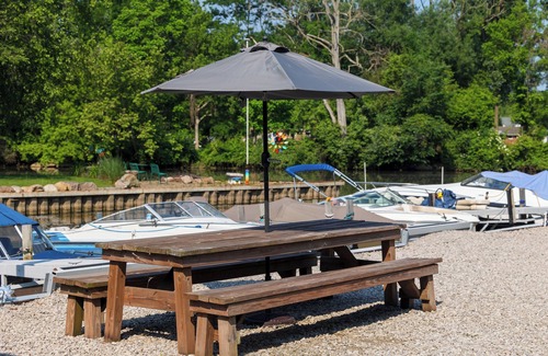 Vermilion Boat Rental | Floating tiny home with AC and WiFi on beautiful Vermilion river
