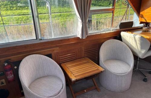 Fifield Boat Rental | Floating tranquility