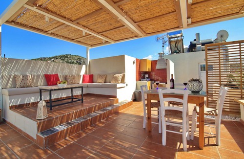 Almyrida Apartment | Floor apartment with superb roof terrace, next to Almirida sandy beach