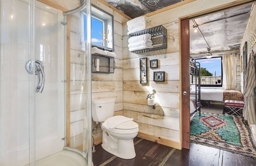 Round Top House | Flophouze Shipping Container Hotel - Houze 6