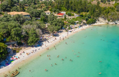 Lakka Apartment | Flora Maisonettes 2: Walk to Beach, A/C, WiFi, Car Not Required