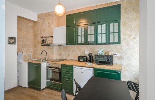 Sofia City Center Apartment | Floral Studio Retreat in Sofia City Center by Flat Mаnager