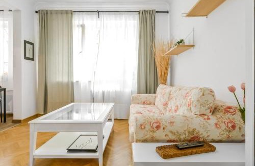 Sofia City Center Apartment | Floral Studio Retreat in Sofia City Center by Flat Mаnager