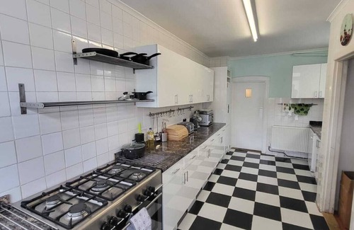Weston-super-Mare Cottage | FLORENCE BEACH HOUSE, character holiday cottage in Weston-Super-Mare