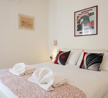Santo Spirito Apartment | Florence Charming Apartments - Conventino Modern - One-bedroom Flat with Living Area and Garage near Boboli
