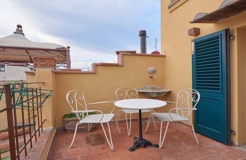 Verona City Centre Apartment | FLORENTINE PENTHOUSE FILLED WITH OLD WORLD CHARACTER AND A DREAM VIEW OF DOUMO