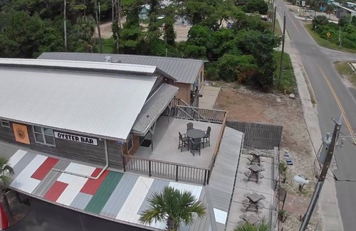 East End Apartment | Floridan Lodge. 7 Day stays in the center of the island!