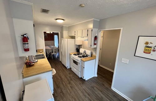 Thunderbolt House | Flo’s Hideaway in the Heart of Thunderbolt just outside Savannah city limits