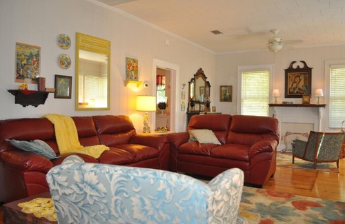 Llano Bed & Breakfast | Flossie's Cottage at Flossies Corner Bed And Breakfast