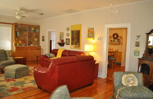 Llano Bed & Breakfast | Flossie's Cottage at Flossies Corner Bed And Breakfast