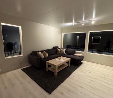 Lyngen House | Flott enebolig nær naturen
