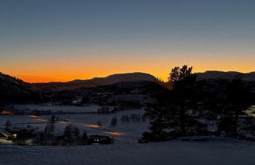 Fidjeland House | Flott nyere hytte i Sirdal med fantastisk utsikt og solforhold