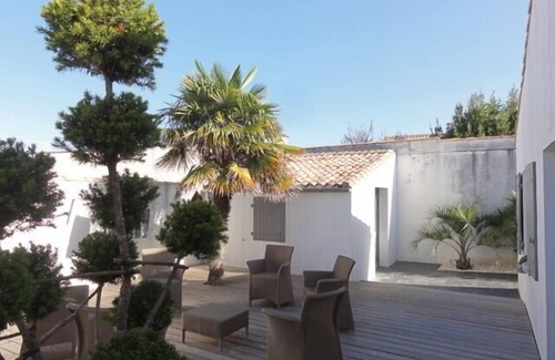 La Flotte House | Flotte Ile de RéHouse, Rhaeto-style, in the center of the village and close to the sea.