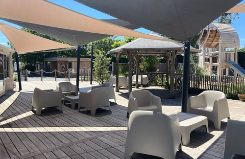 Chateau-d'Olonne Cabin | Flower Camping Le Petit Paris * - Premium Spa Cabin 33m² (2 bedrooms) + covered terrace + TV + LV + Plancha + Sheets + Towels 4 to 5 people - 4 people inc.