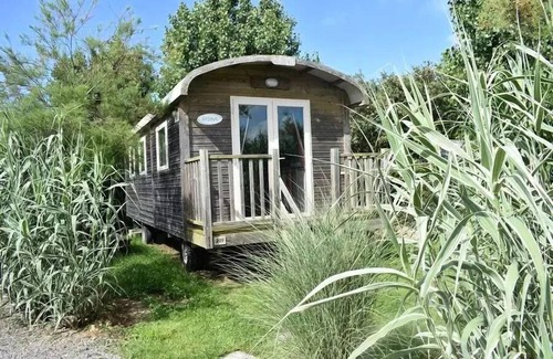 Chateau-d'Olonne Cabin | Flower Camping Le Petit Paris * - Premium Spa Cabin 33m² (2 bedrooms) + covered terrace + TV + LV + Plancha + Sheets + Towels 4 to 5 people - 4 people inc.