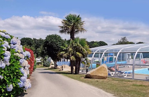 Douarnenez House | Flower Camping Le Kerleyou * - Mobile home Premium 28m2 - 2 bedrooms - covered terrace - TV + sheets + towels 5 people
