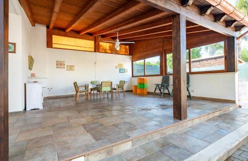 Torre Santa Sabina Villa | Flower House in Villa carisciola