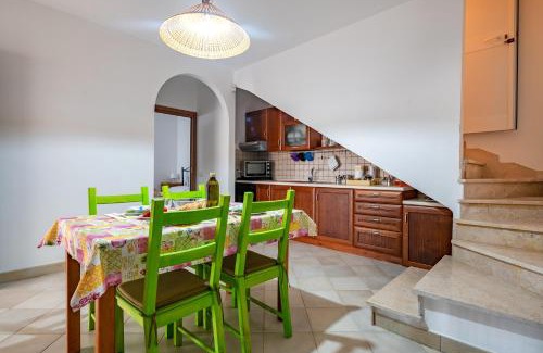 Torre Santa Sabina Villa | Flower House in Villa carisciola
