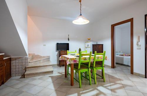 Torre Santa Sabina Villa | Flower House in Villa carisciola