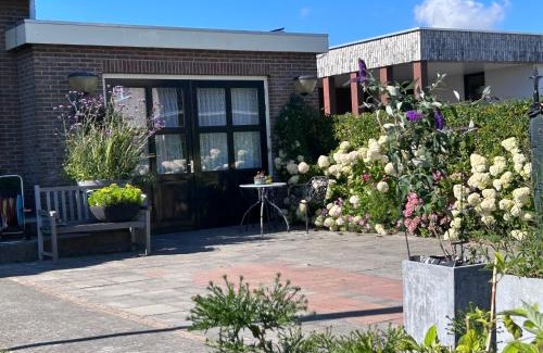 De Engel Bed & Breakfast | Flowerbed