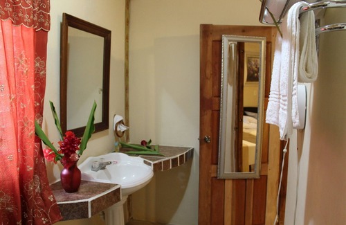 Armenia House | Flowering Fields Ranch: A lush retreat in Belize