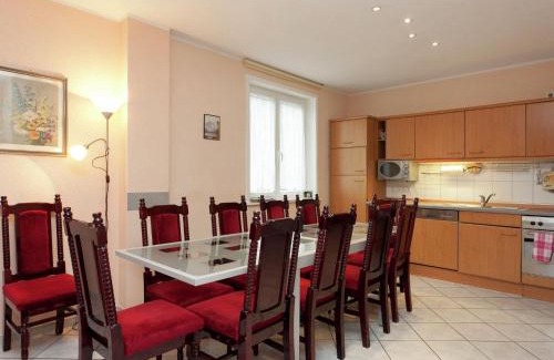 Elend House | Flucht ins Herz von Elend