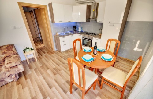 Brodarica Apartment | Fluctus apartments - pet-friendly apartments with a view on the forrest and sea