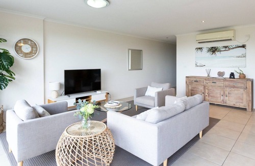 Flynns Beach Apartment | Fly High - Apartment 320 Flynns Beach Resort