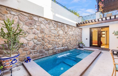 Nopolo House | FN 032 – a breathtaking custom home with a private pool 5.5 ft deep and Ocean View