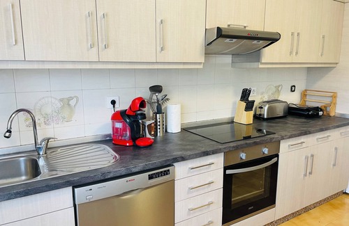 Vilanova House | FOGAR DE AROUSA 3 minutes from the beaches, garden, barbecue, swimming pools, playground, children's playground.