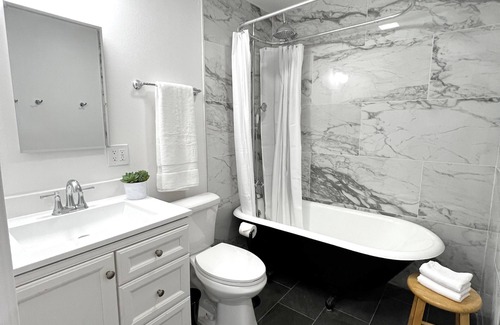 River District House | Fogarty Manor - Close to downtown and beaches, no cleaning