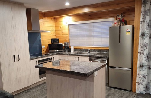Rotorua House | FOLIA DOMUS NZ, New Lockwood with spa bath, ramp & lockup garage near Redwoods