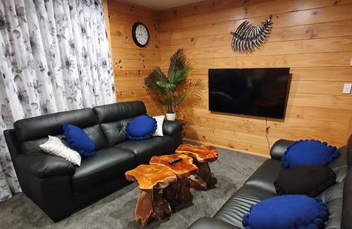 Rotorua House | FOLIA DOMUS NZ, New Lockwood with spa bath, ramp & lockup garage near Redwoods