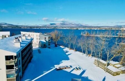 Magog Apartment | Folie d'O, Sauna,Spa,Lac,gym