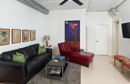Folly Beach Apartment | Folly Vacation 620 apartment w/bonus room, one block to the beach & pet friendly