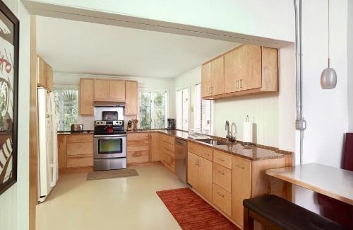 Folly Beach Apartment | Folly Vacation 620 apartment w/bonus room, one block to the beach & pet friendly