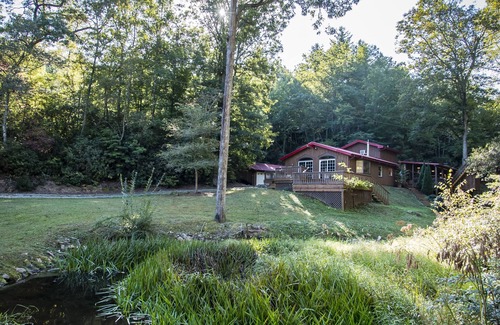 Robbinsville Cabin | Fontana Lake Cabin w/Private Dock , Fishing Pond, Huge Covered Porch & 50+ Acre