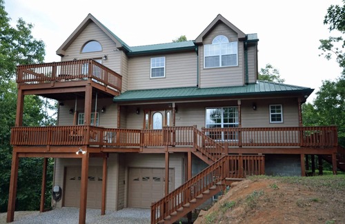 Robbinsville Cabin | Fontana View Retreat - Free Whitewater Rafting Passes + Luxury Family Home w/