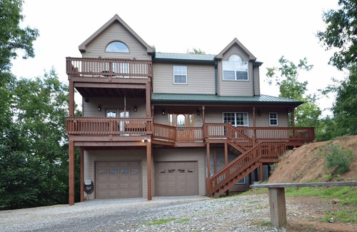 Robbinsville Cabin | Fontana View Retreat - Free Whitewater Rafting Passes + Luxury Family Home w/