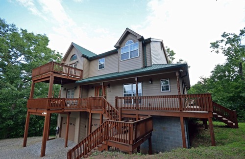 Robbinsville Cabin | Fontana View Retreat - Free Whitewater Rafting Passes + Luxury Family Home w/