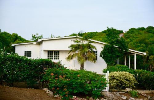 Bisento House | FonteinZen - Home with big garden at Fontein