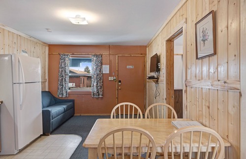 South Fork Cabin | Foothills Lodge 6 - South Fork