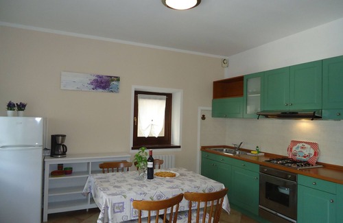 Idro Apartment | for 3-4 people, only 200m to the lake/beach, with garden, grill